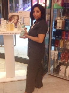 Beauty student, Meena Kumari