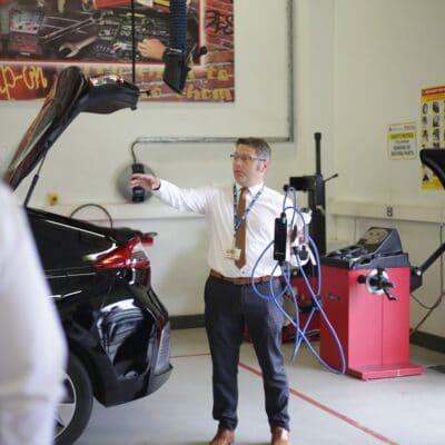 Alan Downing presenting to attendees at the session