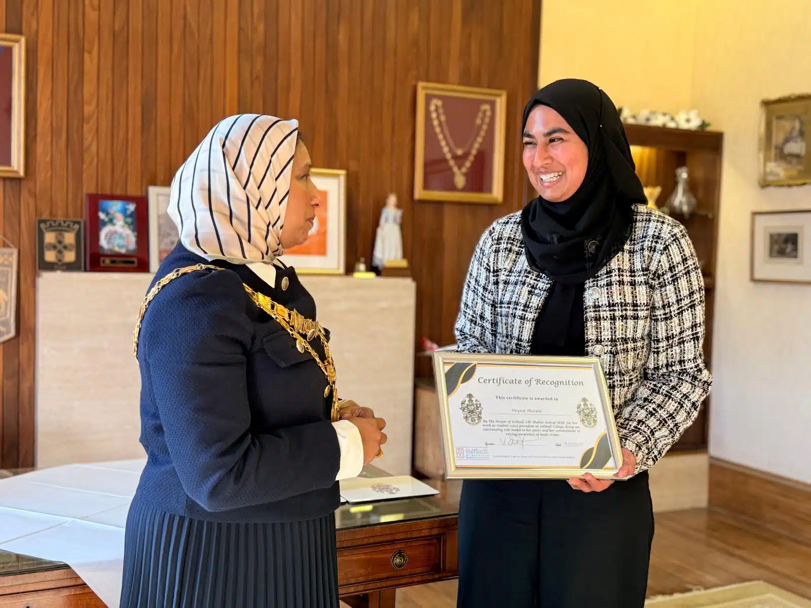 hayaat smiling at mayor